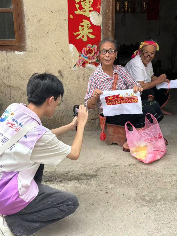 【城理青年行】记录乡土情，赋能振兴路——马克思主义学院“薪火探粤者”实践团队深入大麦山镇的村庄进行拍摄取材