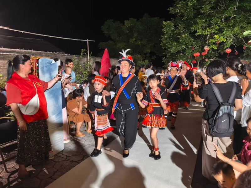 【城理青年行】七彩阳光实践团助力"百千万工程"：瑶族非遗文化在T台绽放新魅力